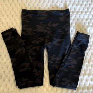 Original, Spanx compression leggings. Black Camo. Sz M